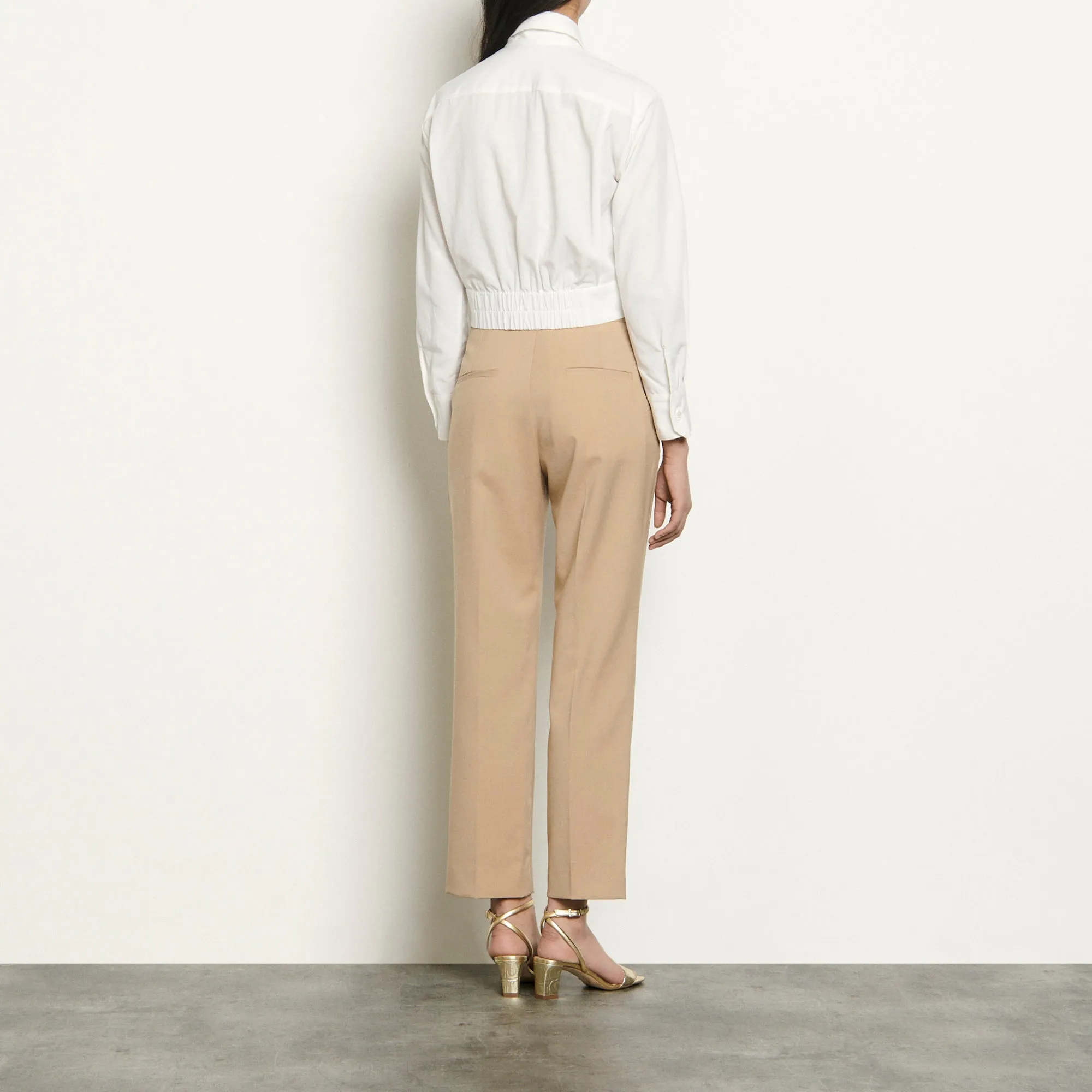Chemise courte avec un nud amovible