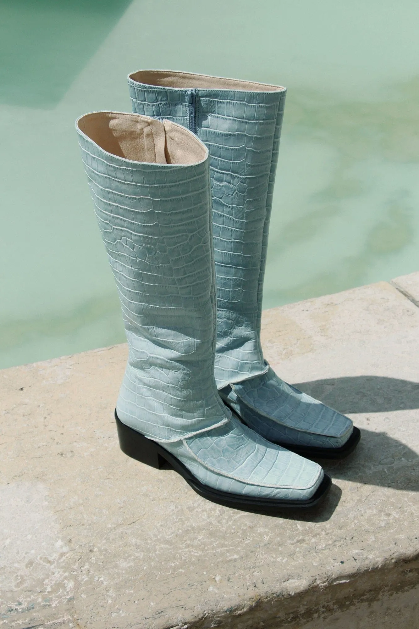ISERAN - Bottes hautes talon et bout carré en cuir effet croco Bleu