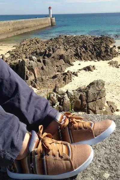 Sneakers bicolore à scratch