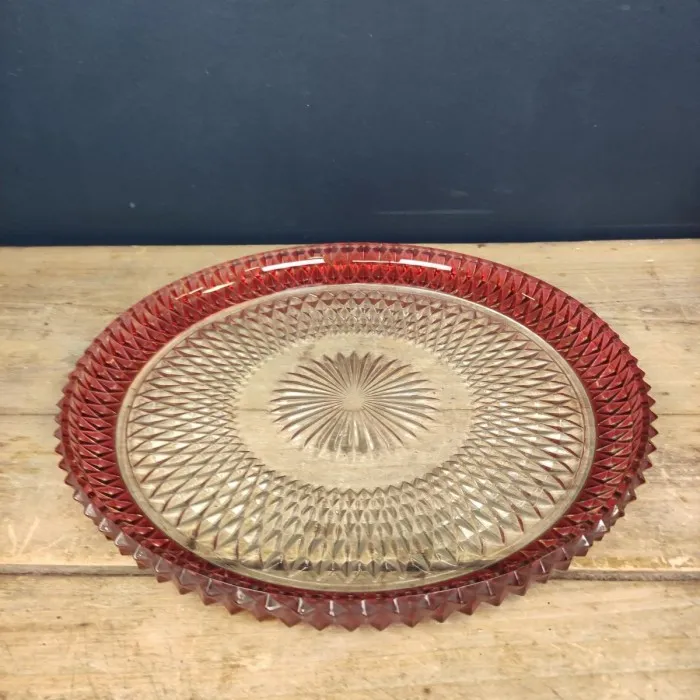 Plateau rouge rose rond en verre à pointes de diamant Vintage - Le palais des bricoles
