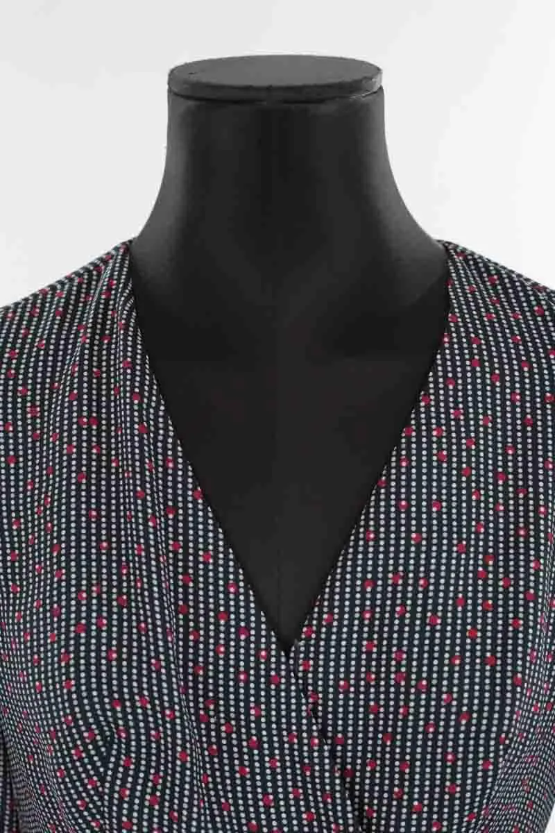 Robe noir Tommy Hilfiger noir. Matière principale polyester. Taille 34.