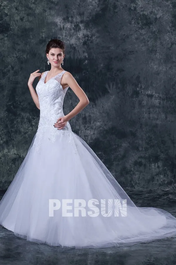 V-neck Wedding Dress with Trumpet Strap in Organza