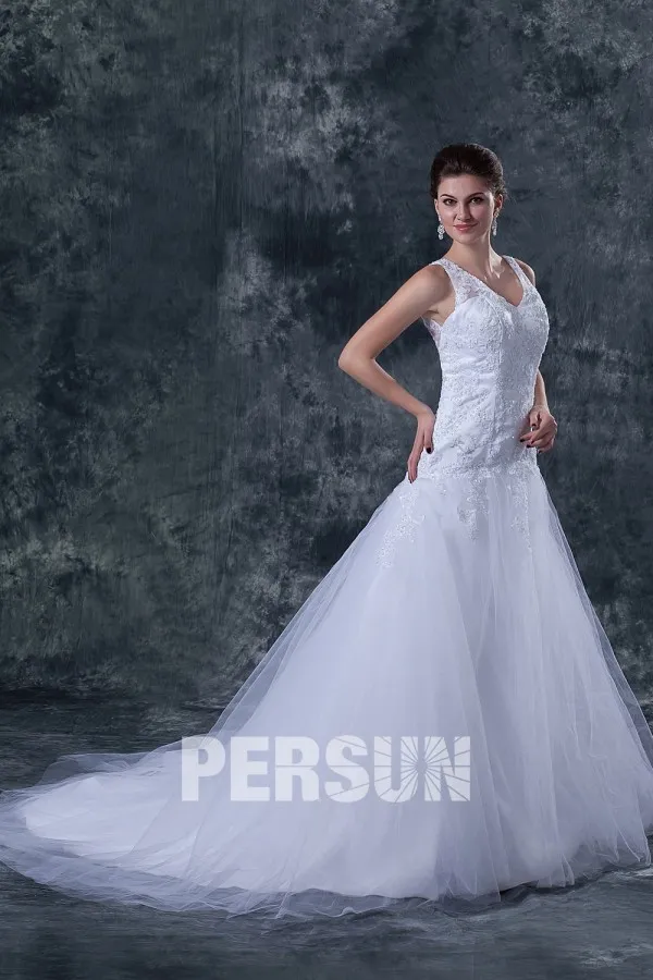 V-neck Wedding Dress with Trumpet Strap in Organza